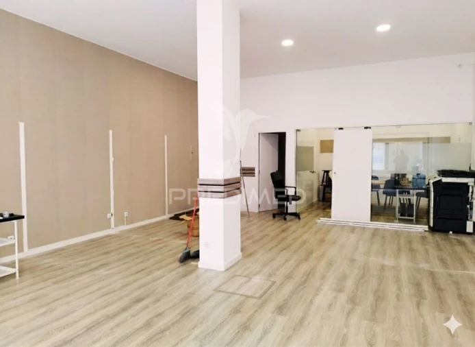 Loja para Arrendamento em Requeixo, Nossa Senhora de Fátima e Nariz Foto 1