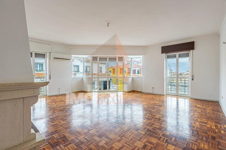 Apartamento T2 para Venda em Almeirim Foto 15