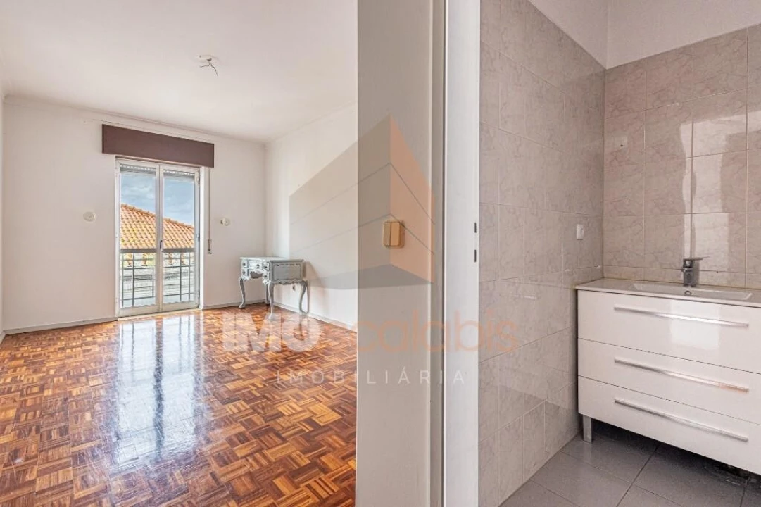 Apartamento T2 para Venda em Almeirim Foto 28