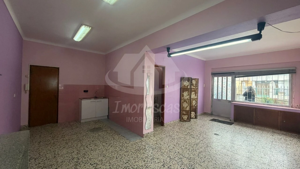 Loja para Arrendamento em Camarate, Unhos e Apelação Foto 2