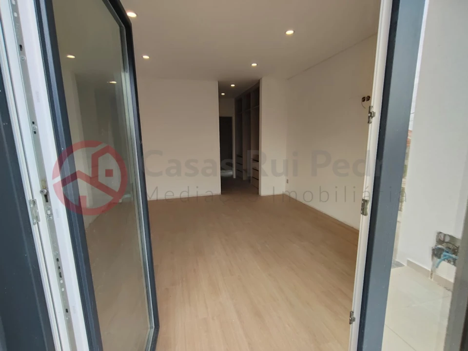 Moradia T4 para Venda em Fernao Ferro Foto 11