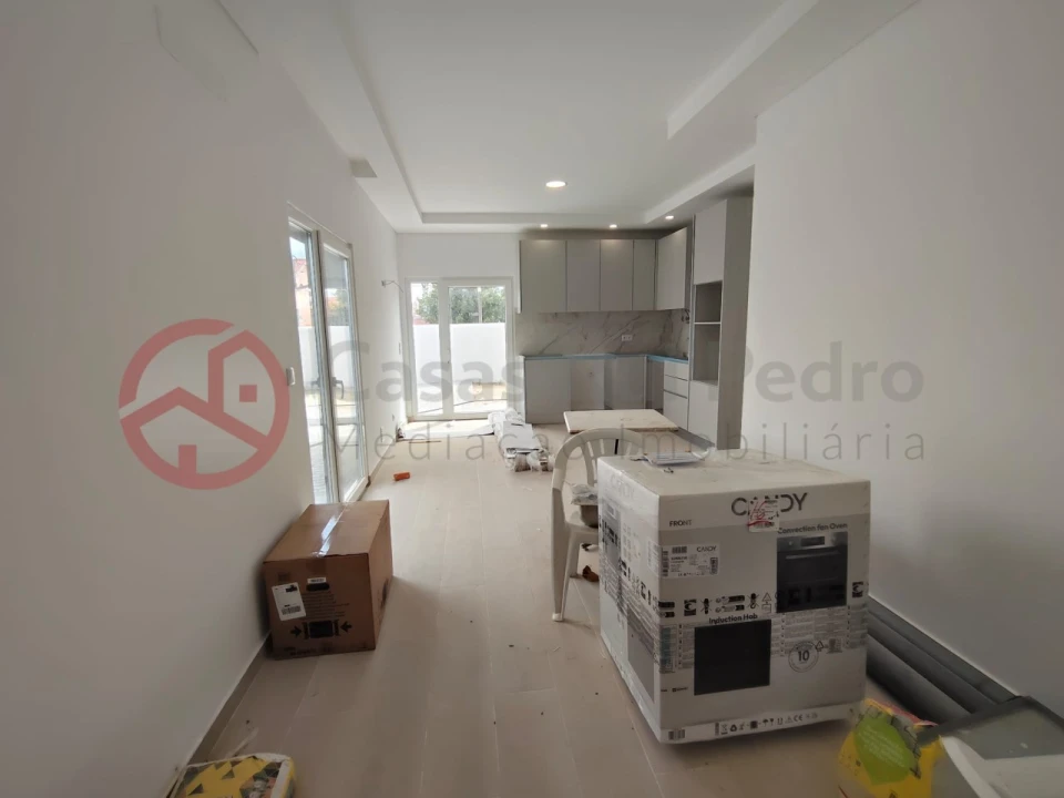 Moradia T4 para Venda em Fernao Ferro Foto 9