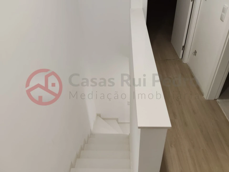 Moradia T4 para Venda em Fernao Ferro Foto 21
