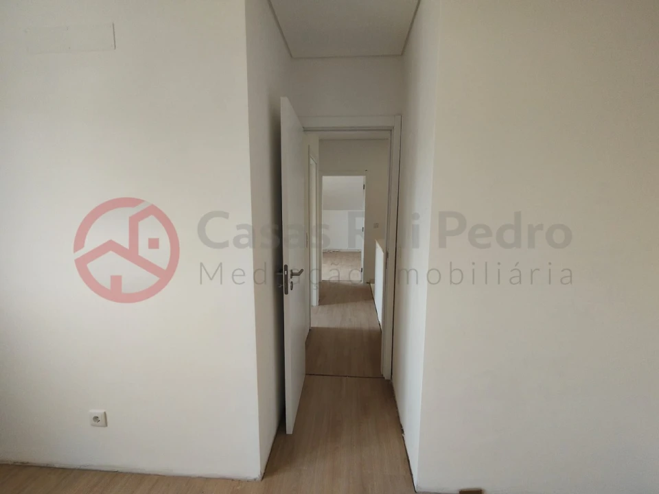 Moradia T4 para Venda em Fernao Ferro Foto 15