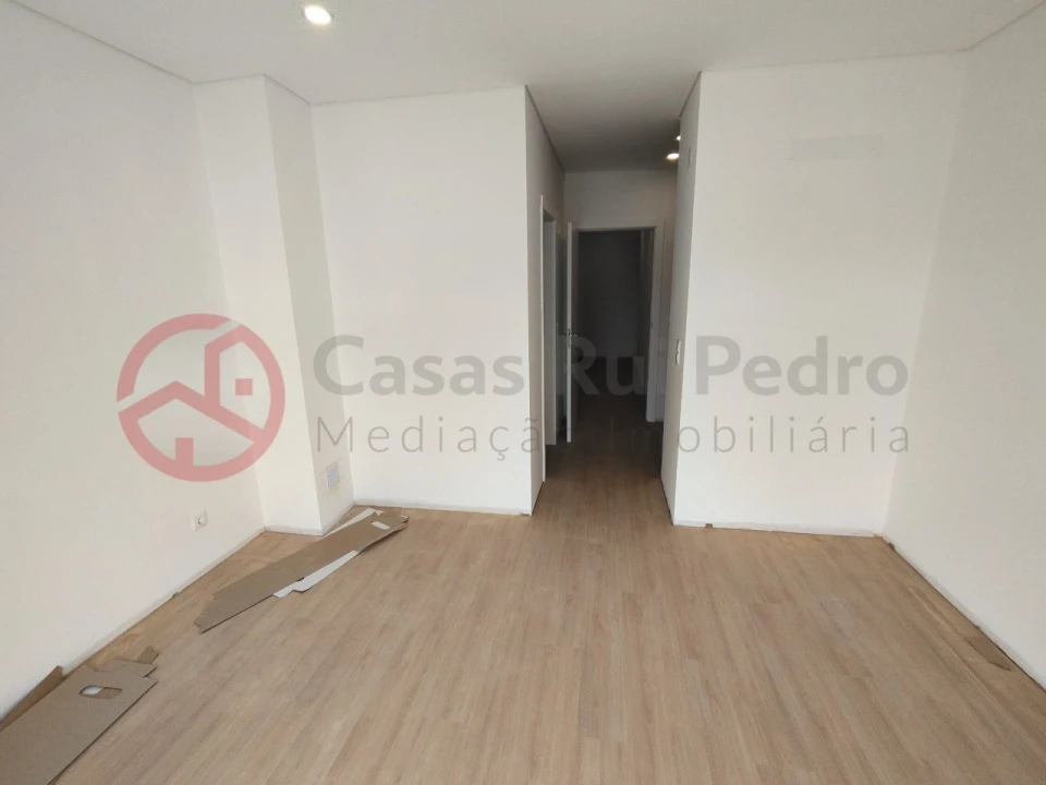 Moradia T4 para Venda em Fernao Ferro Foto 18