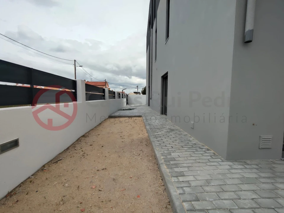 Moradia T4 para Venda em Fernao Ferro Foto 36