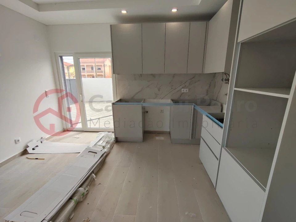 Moradia T4 para Venda em Fernao Ferro Foto 6