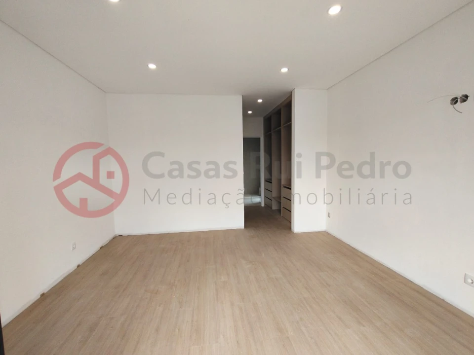Moradia T4 para Venda em Fernao Ferro Foto 22