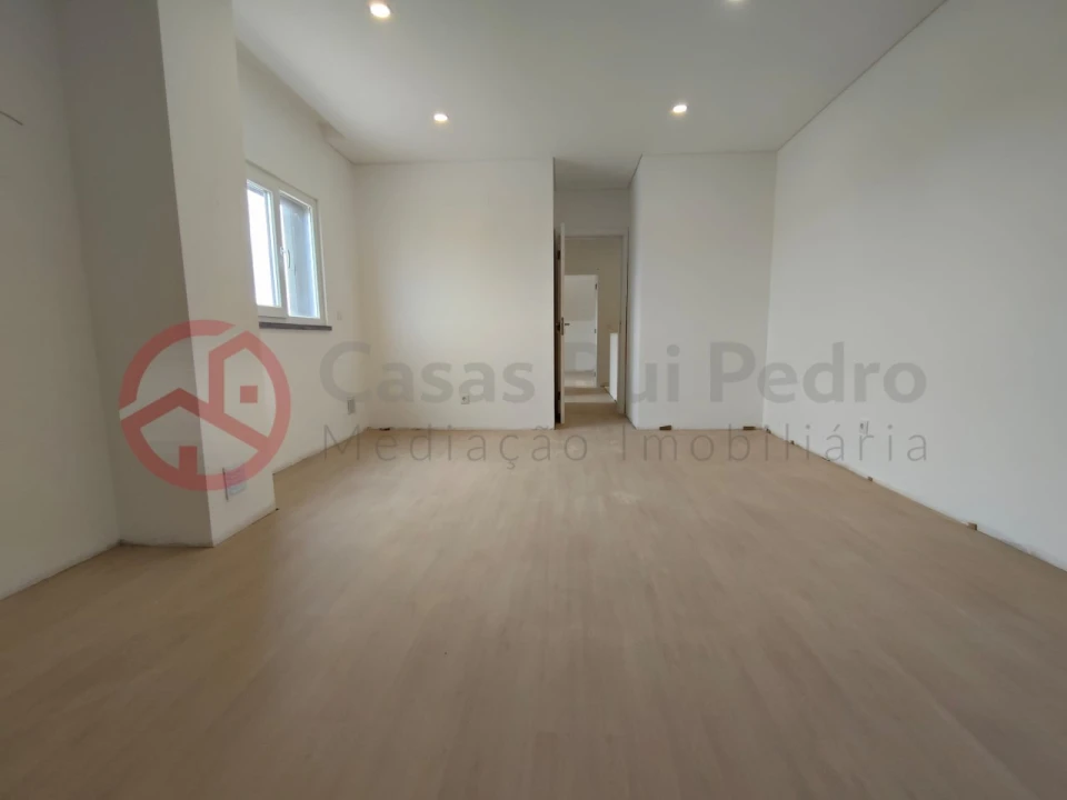 Moradia T4 para Venda em Fernao Ferro Foto 26