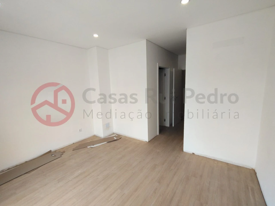 Moradia T4 para Venda em Fernao Ferro Foto 29
