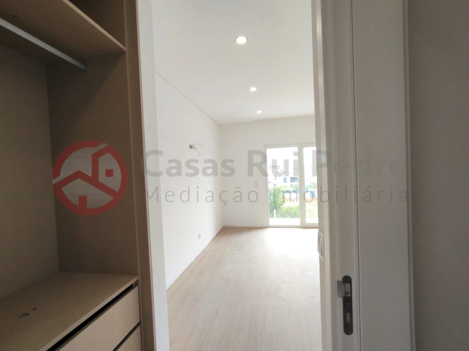 Moradia T4 para Venda em Fernao Ferro Foto 32