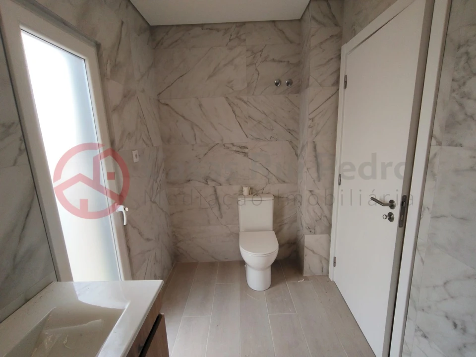 Moradia T4 para Venda em Fernao Ferro Foto 37