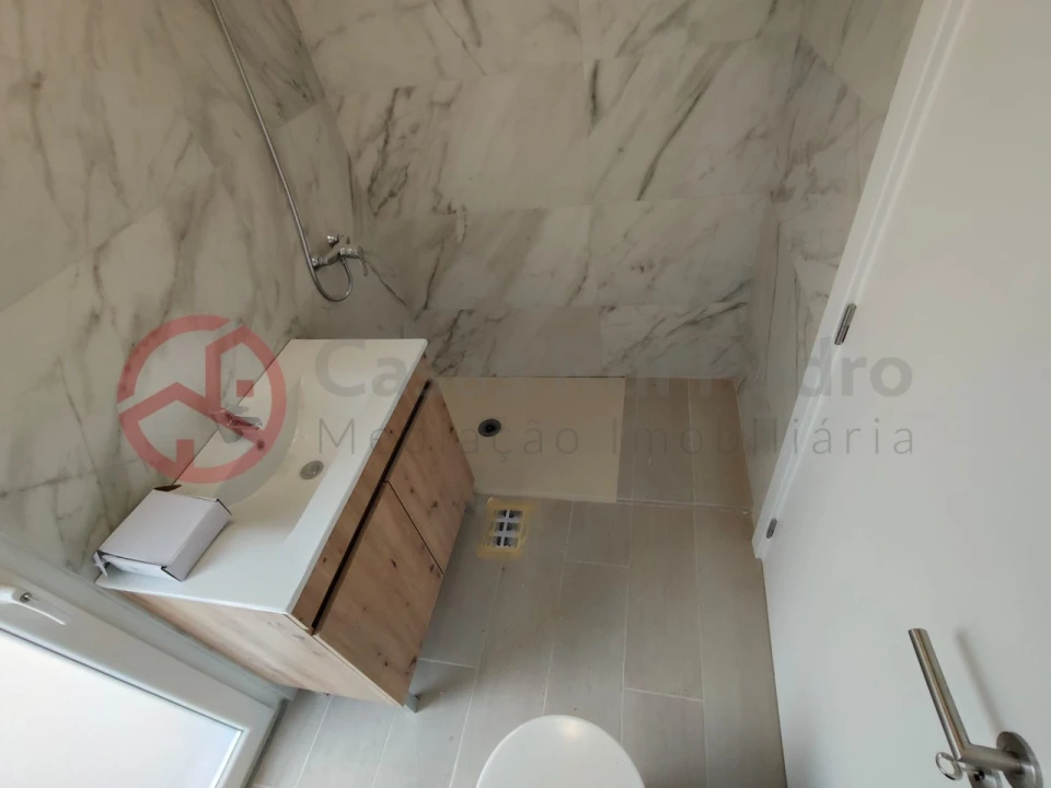 Moradia T4 para Venda em Fernao Ferro Foto 40