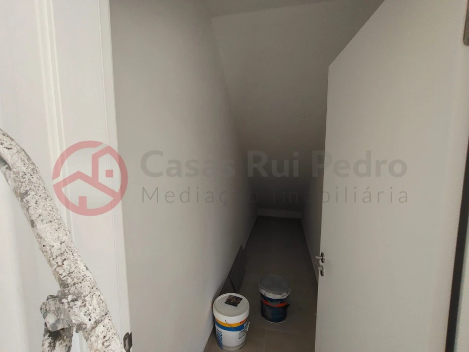 Moradia T4 para Venda em Fernao Ferro Foto 43
