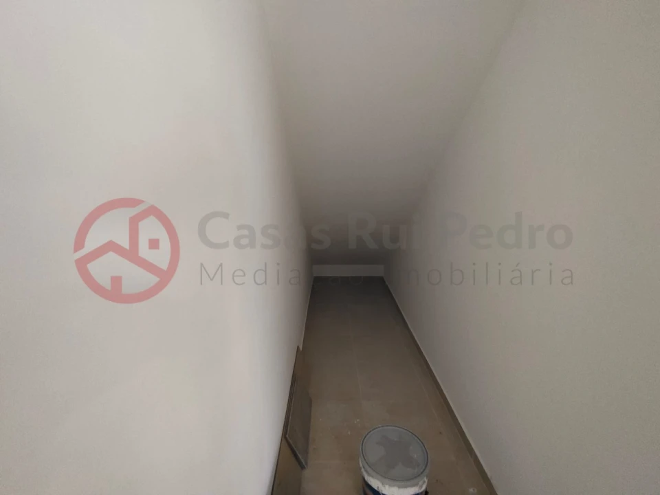 Moradia T4 para Venda em Fernao Ferro Foto 44