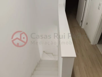 Moradia T4 para Venda em Fernao Ferro