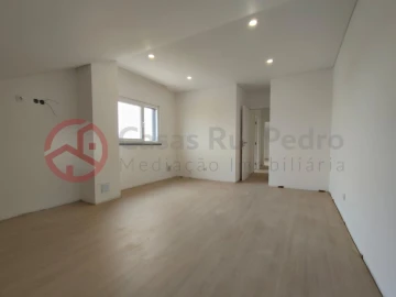 Moradia T4 para Venda em Fernao Ferro