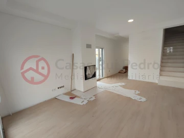 Moradia T4 para Venda em Fernao Ferro