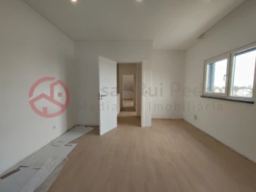 Moradia T4 para Venda em Fernao Ferro