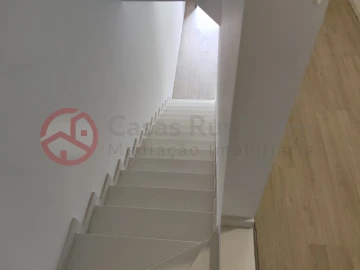 Moradia T4 para Venda em Fernao Ferro