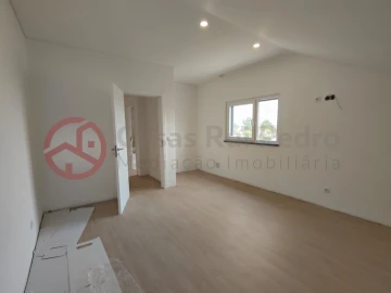 Moradia T4 para Venda em Fernao Ferro