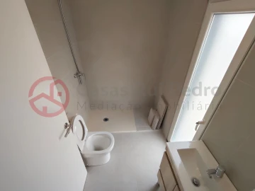 Moradia T4 para Venda em Fernao Ferro