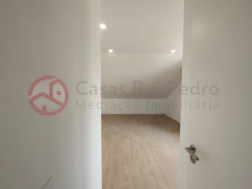 Moradia T4 para Venda em Fernao Ferro