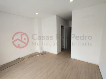 Moradia T4 para Venda em Fernao Ferro
