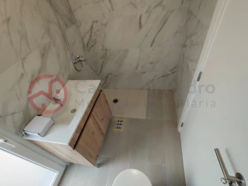 Moradia T4 para Venda em Fernao Ferro