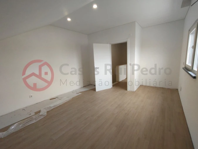 Moradia T4 para Venda em Fernao Ferro Foto 12