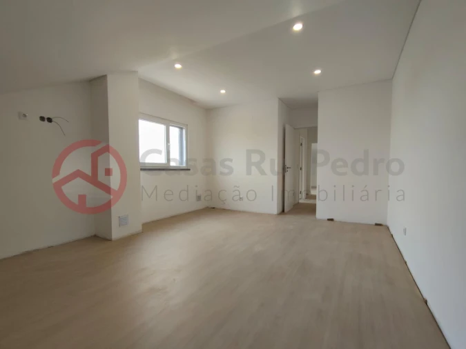 Moradia T4 para Venda em Fernao Ferro Foto 24