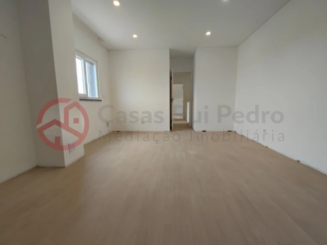 Moradia T4 para Venda em Fernao Ferro Foto 26