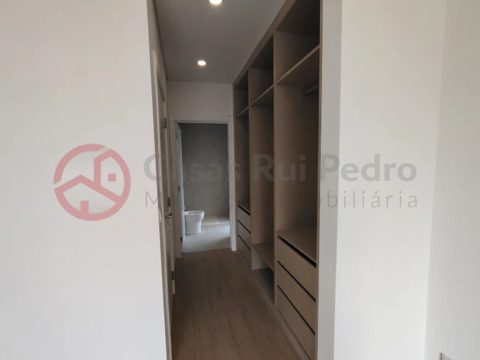 Moradia T4 para Venda em Fernao Ferro Foto 31