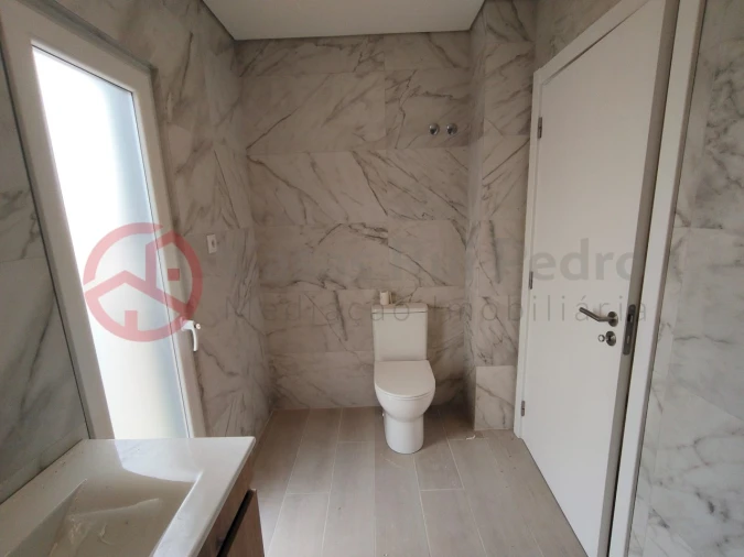 Moradia T4 para Venda em Fernao Ferro Foto 37