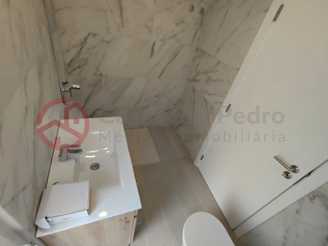 Moradia T4 para Venda em Fernao Ferro Foto 38