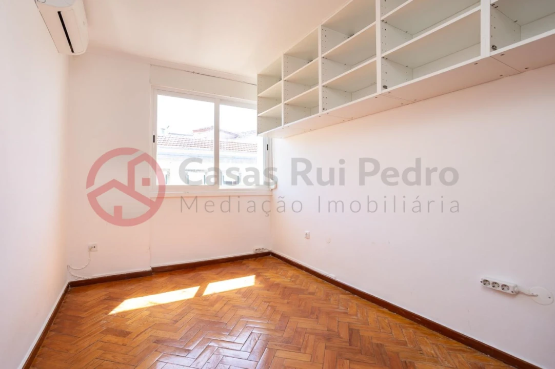 Apartamento T2 para Venda em Beato Foto 14