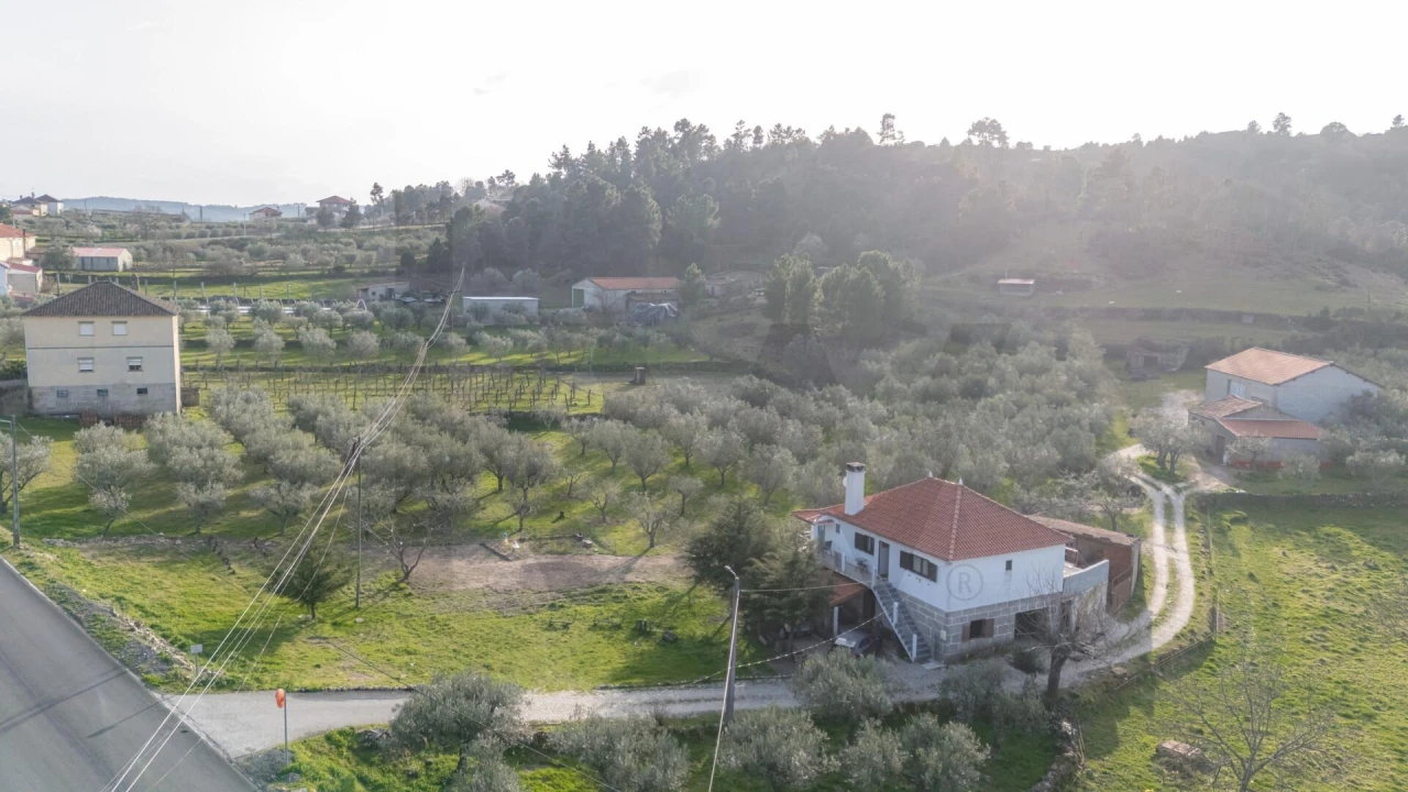 Moradia T3 para Venda em Candoso e Carvalho de Egas Foto 39