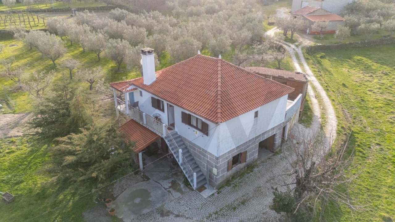 Moradia T3 para Venda em Candoso e Carvalho de Egas Foto 40