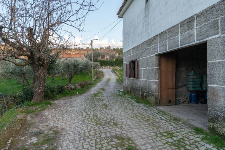 Moradia T3 para Venda em Candoso e Carvalho de Egas Foto 26