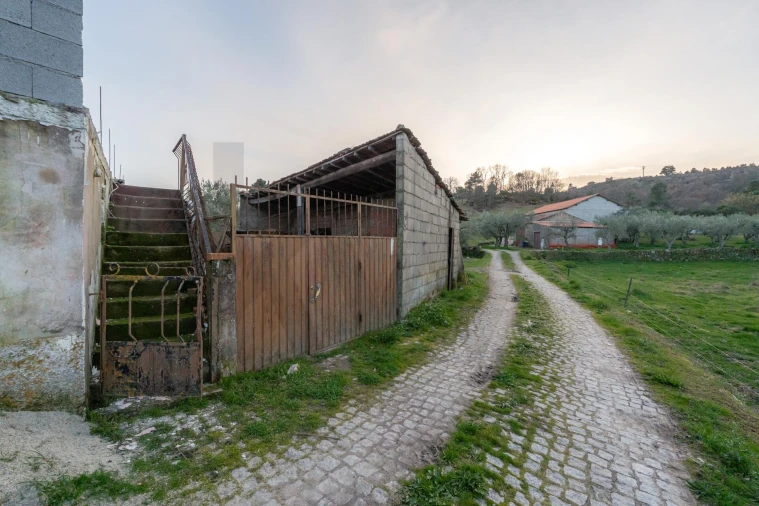 Moradia T3 para Venda em Candoso e Carvalho de Egas Foto 30