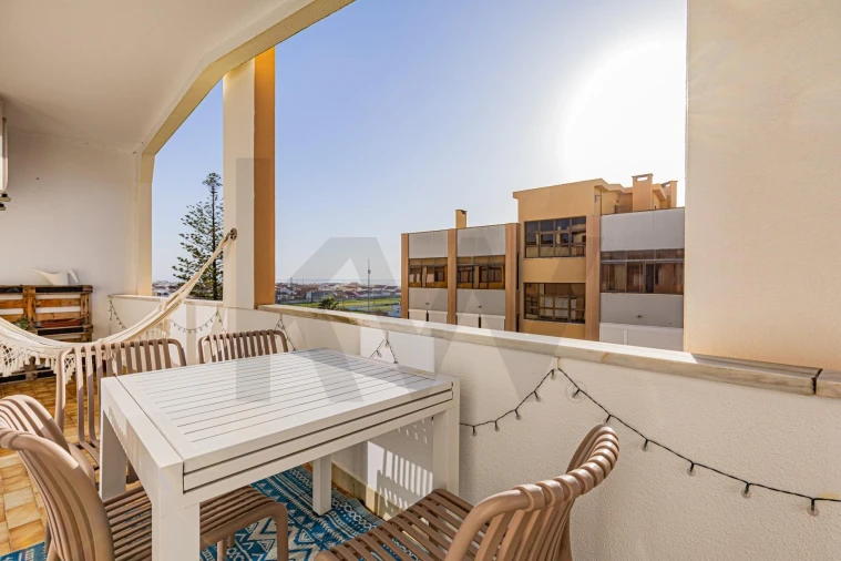 Apartamento T2 para Venda em Costa da Caparica Foto 2