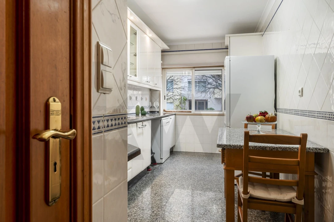 Apartamento T3 para Venda em Carcavelos e Parede Foto 8