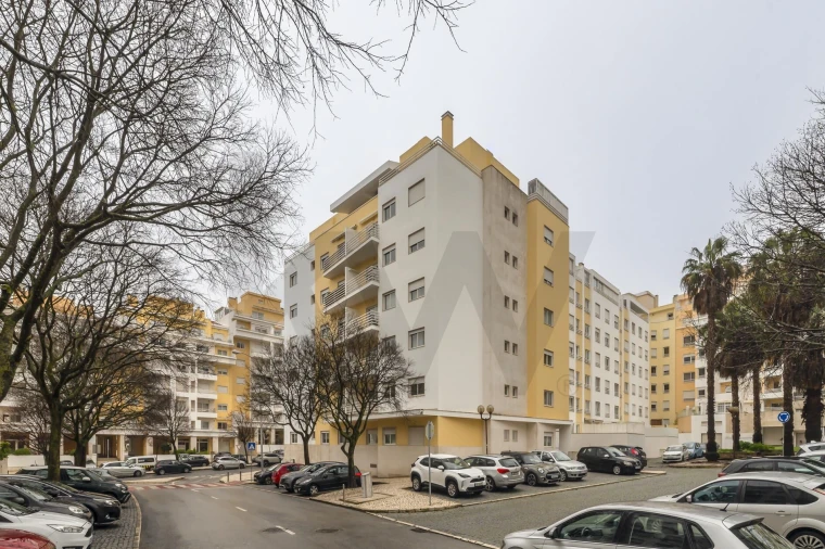 Apartamento T3 para Venda em Carcavelos e Parede Foto 31