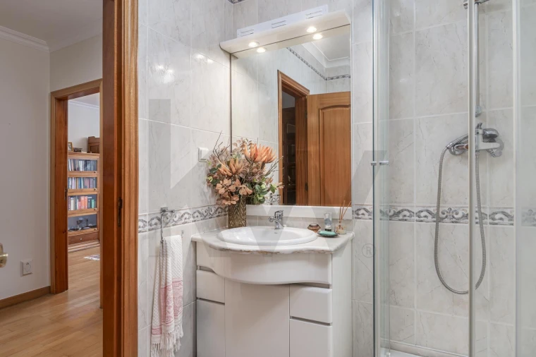 Apartamento T3 para Venda em Carcavelos e Parede Foto 14