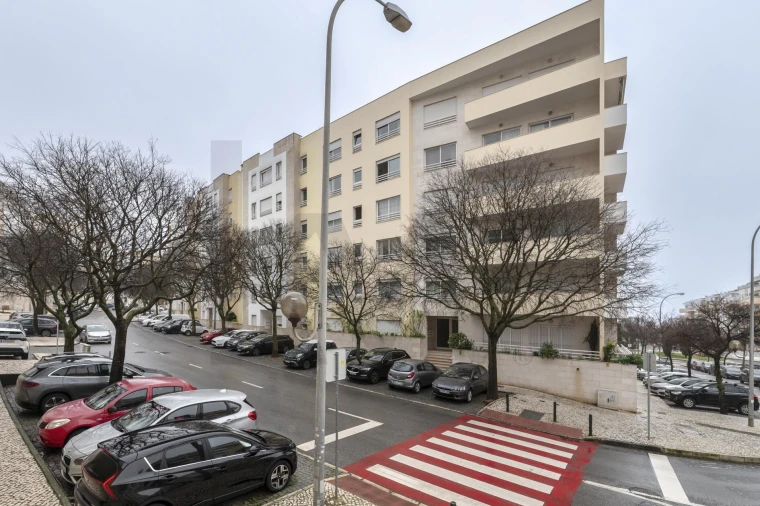 Apartamento T3 para Venda em Carcavelos e Parede Foto 27