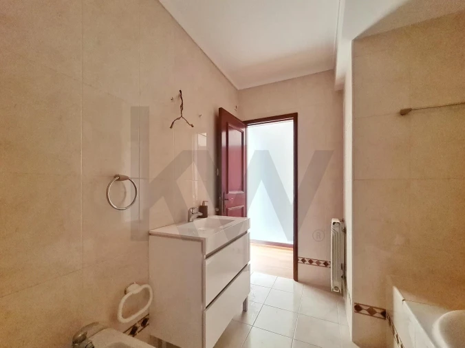 Apartamento T2 para Arrendamento em Requeixo, Nossa Senhora de Fátima e Nariz Foto 17