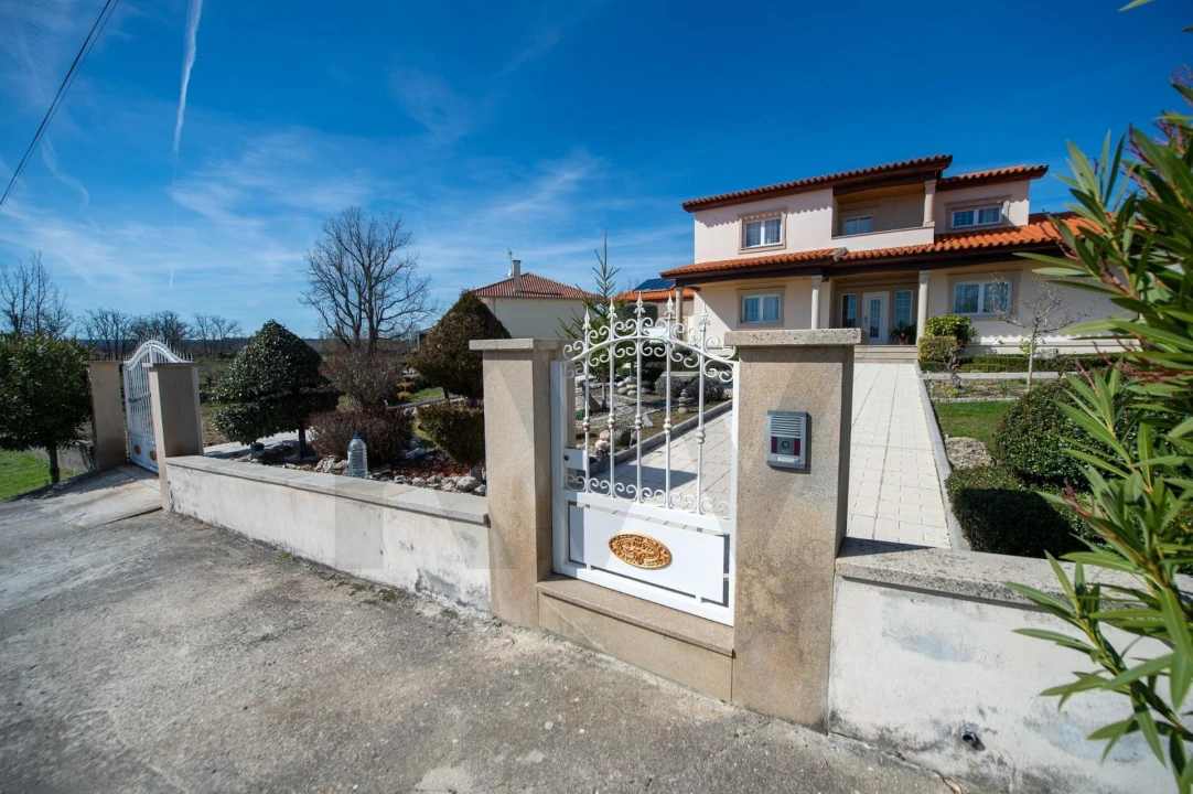 Moradia T4 para Venda em Rapoula do Coa Foto 2