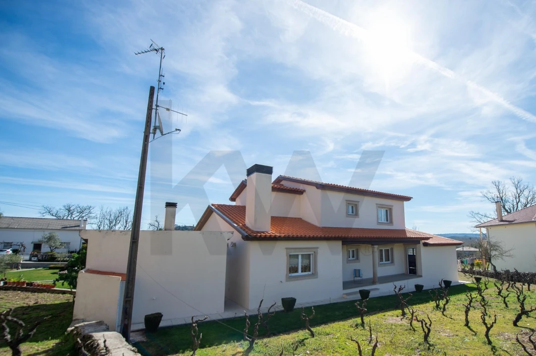 Moradia T4 para Venda em Rapoula do Coa Foto 42