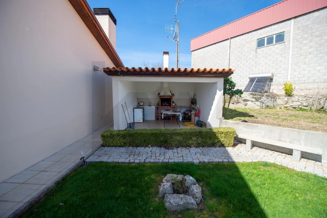 Moradia T4 para Venda em Rapoula do Coa Foto 9