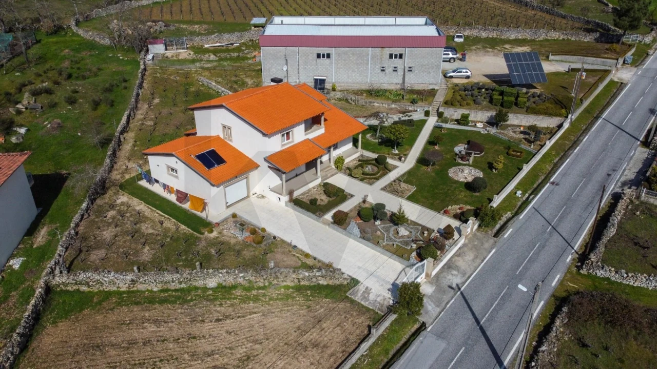 Moradia T4 para Venda em Rapoula do Coa Foto 11